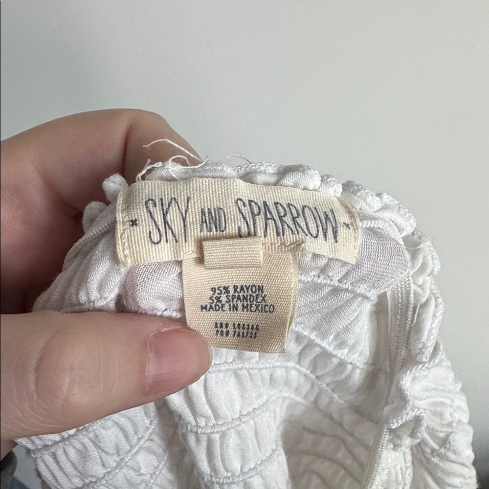 Sky and Sparrow White Top Size M - Picture 3 of 4